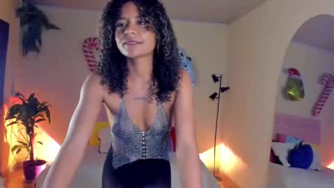 Snapshot of keyla_roberts_ chatting on December 28, 9:42 am Adhara. Help me reach 100 likes online show from December 28, 9:42 am