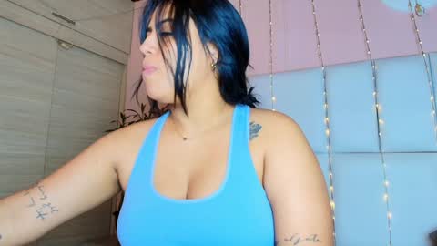 Snapshot of kiana_cream chatting on January 23, 11:37 am N M online show from January 23, 11:37 am