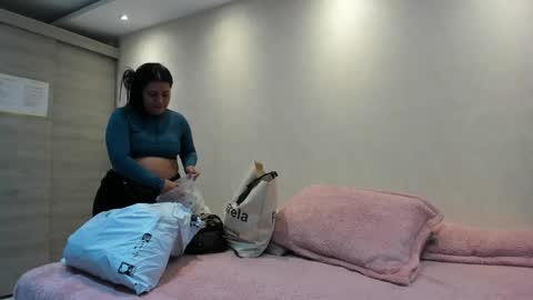 Snapshot of kiana_cream chatting on October 8, 11:36 am N M online show from October 8, 11:36 am