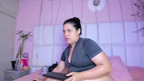 Snapshot of kiana_cream chatting on September 27, 12:34 pm N M online show from September 27, 12:34 pm