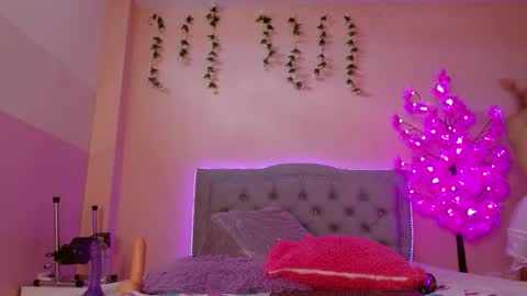 Kiara Benedetti online show from October 20, 8:01 pm