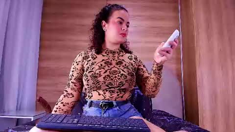 kiaralopez_ online show from June 17, 3:08 am