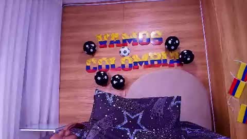 kiaralopez_ online show from June 14, 3:30 am