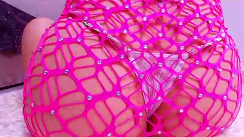 kiaralopez_ online show from June 20, 9:35 am