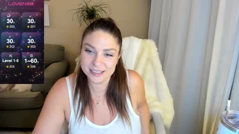 Snapshot of kierareines chatting on December 3, 3:29 am Kiera Reines online show from December 3, 3:29 am