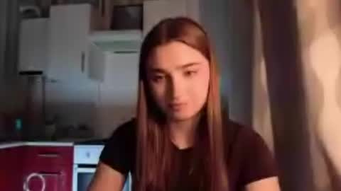 Ola my name is Lissa  Lets hit 10 Thumbs Up together   online show from April 30, 5:40 pm