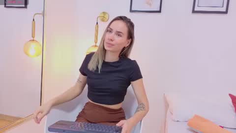 kiimm taylor online show from July 30, 1:56 pm
