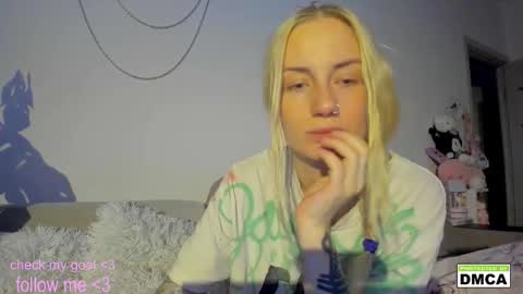 Snapshot of kiki_cute__ chatting on October 19, 6:32 pm Kiki online show from October 19, 6:32 pm