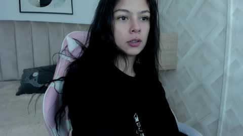 Kikii  online show from May 1, 9:40 pm