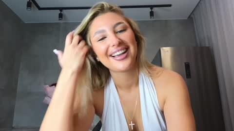 EvaAnna online show from December 5, 5:39 pm