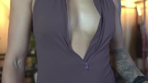 Kim online show from November 22, 1:03 pm