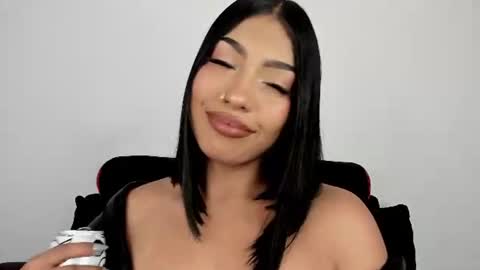 kim_mouth17 online show from July 18, 7:22 am
