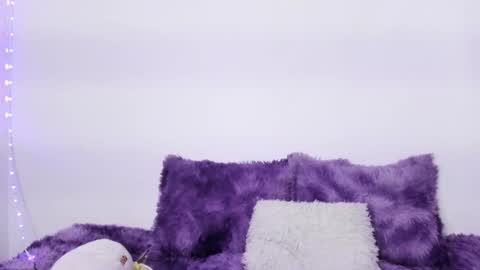 kim_mouth17 online show from February 22, 10:10 pm