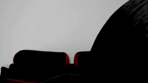 kim_mouth17 online show from June 6, 7:03 am