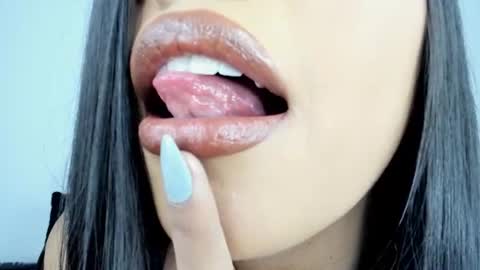 kim_mouth17 online show from July 25, 7:59 am