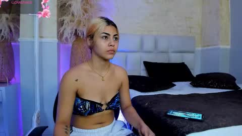 kimberlyAndOstin online show from December 17, 12:42 pm