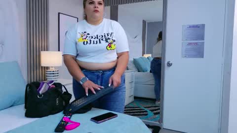 KimBrooks online show from January 17, 11:07 am