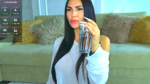 KIm online show from April 30, 4:56 pm