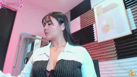  KIM  online show from July 28, 8:34 pm