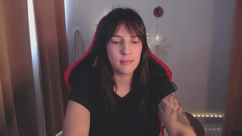 Kim 3 online show from December 6, 2:06 pm