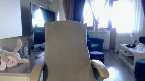 Kim Lee  online show from April 10, 2:34 pm