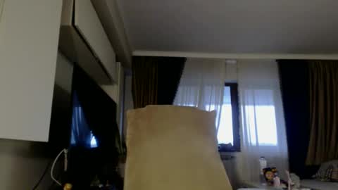 Kim Lee  online show from November 28, 1:47 pm