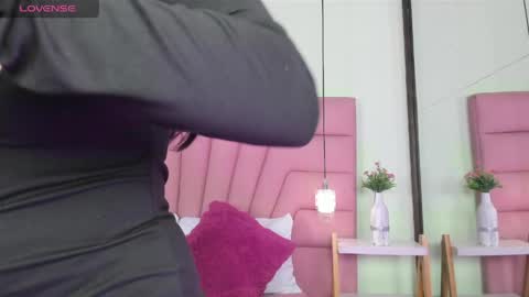kimluna1 online show from May 2, 3:43 am