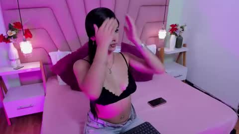 kimluna1 online show from February 13, 3:19 am