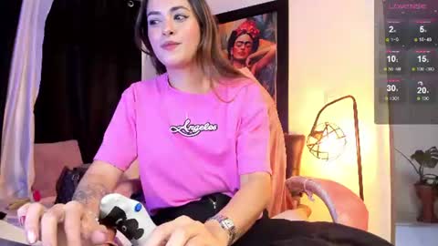 kimmberly_saenz_ online show from June 25, 10:55 pm