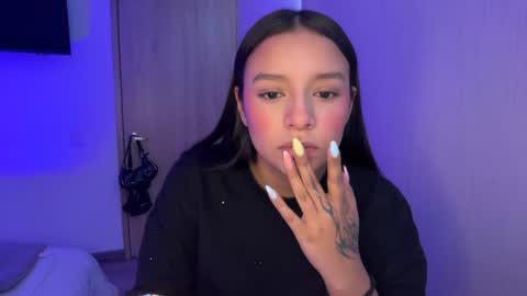 kimmi online show from July 8, 8:11 pm