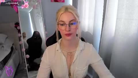 kimmy1_powell online show from June 17, 8:48 am