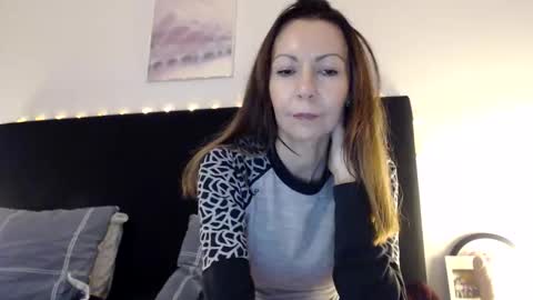 sexysexyhotwetpinkredpussy online show from November 12, 9:35 pm