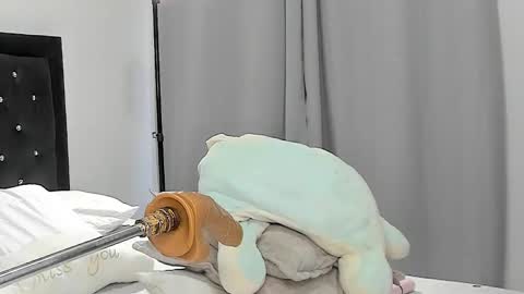 Snapshot of kinky_alisson chatting on February 18, 12:06 pm Alisson Summers online show from February 18, 12:06 pm