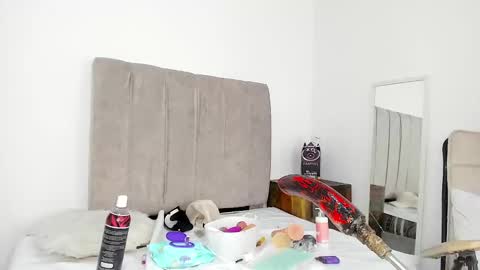 Snapshot of kinky_alisson chatting on October 3, 1:05 pm Alisson Summers online show from October 3, 1:05 pm