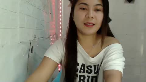 Snapshot of kinky_gurl69 chatting on December 9, 12:23 am mary online show from December 9, 12:23 am