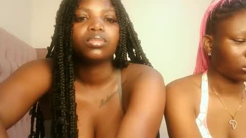 Lola online show from March 4, 7:09 pm