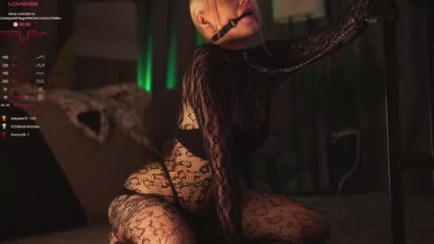 kinkylina_ online show from December 2, 8:48 am