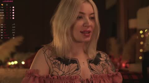 kinkylina_ online show from December 28, 11:30 am