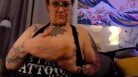 Snapshot of kinkypinkyplay2 chatting on February 10, 8:20 am Kinky Pinky online show from February 10, 8:20 am