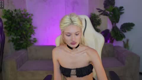 Snapshot of kira0541 chatting on September 26, 10:51 pm Sweet girls online show from September 26, 10:51 pm
