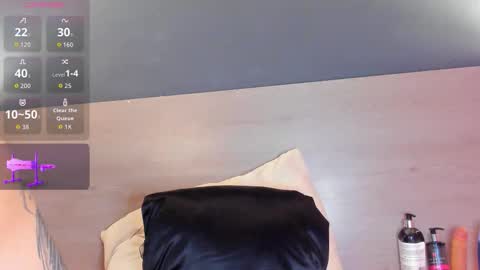 KIRA online show from February 19, 3:44 pm