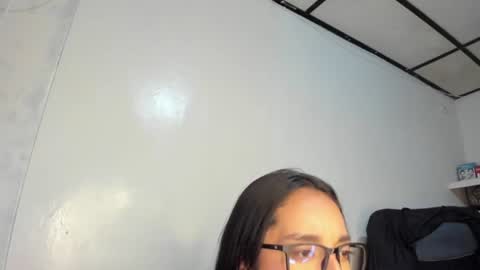 kira stormm58 online show from June 21, 11:42 pm