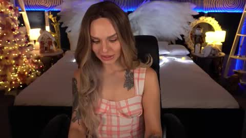 kiraagray online show from December 14, 2:01 pm