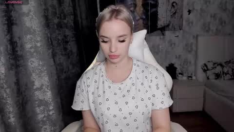 kirakrox online show from November 3, 7:40 pm