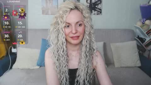 kiramartins cat online show from November 25, 5:58 pm