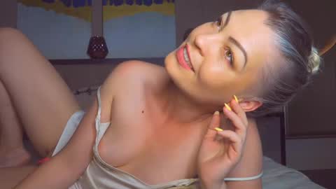 kirasunny online show from June 8, 8:19 pm