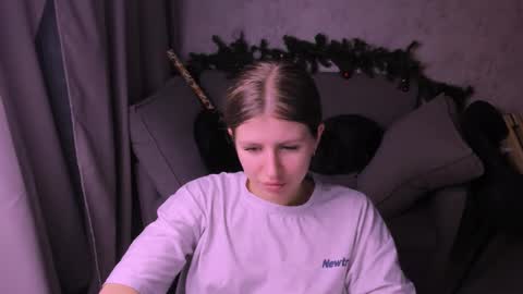 Snapshot of kirraa_ chatting on December 25, 9:54 pm Kira online show from December 25, 9:54 pm