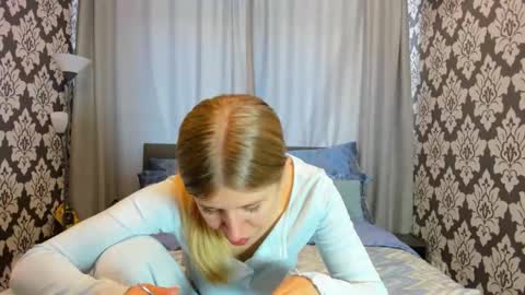 Snapshot of kirraa_ chatting on September 27, 12:12 pm Kira online show from September 27, 12:12 pm