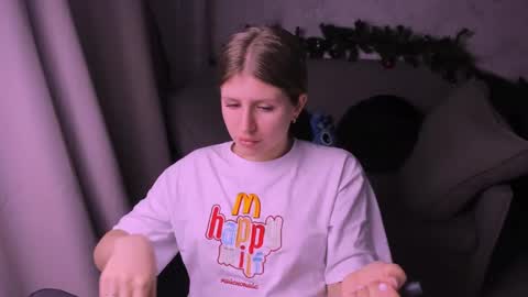 Snapshot of kirraa_ chatting on December 28, 10:02 pm Kira online show from December 28, 10:02 pm