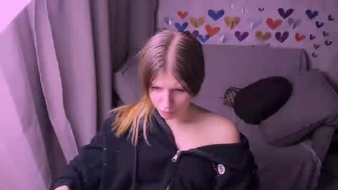 Snapshot of kirraa_ chatting on February 14, 7:33 pm Kira online show from February 14, 7:33 pm